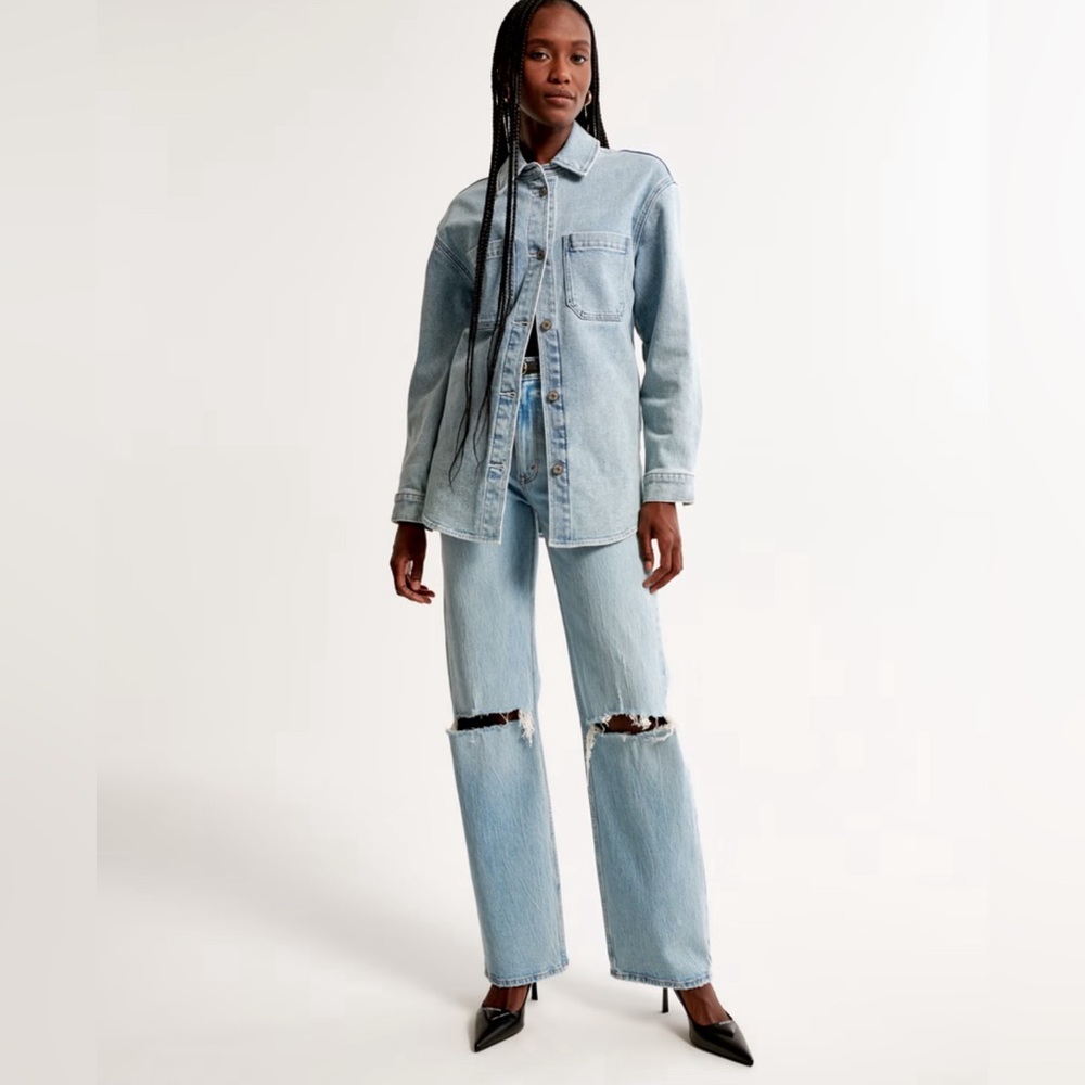 Abercrombie High Rise 90s Relaxed Jeans 👖 
Size 26/short